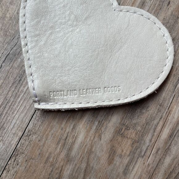 Portland Leather Heart Pouch Bag Key Chain White Leather Zip Clip Hook - Picture 4 of 6